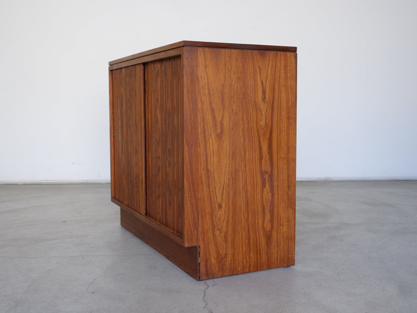 1960's Midcentury Modern Credenza / Cabinet