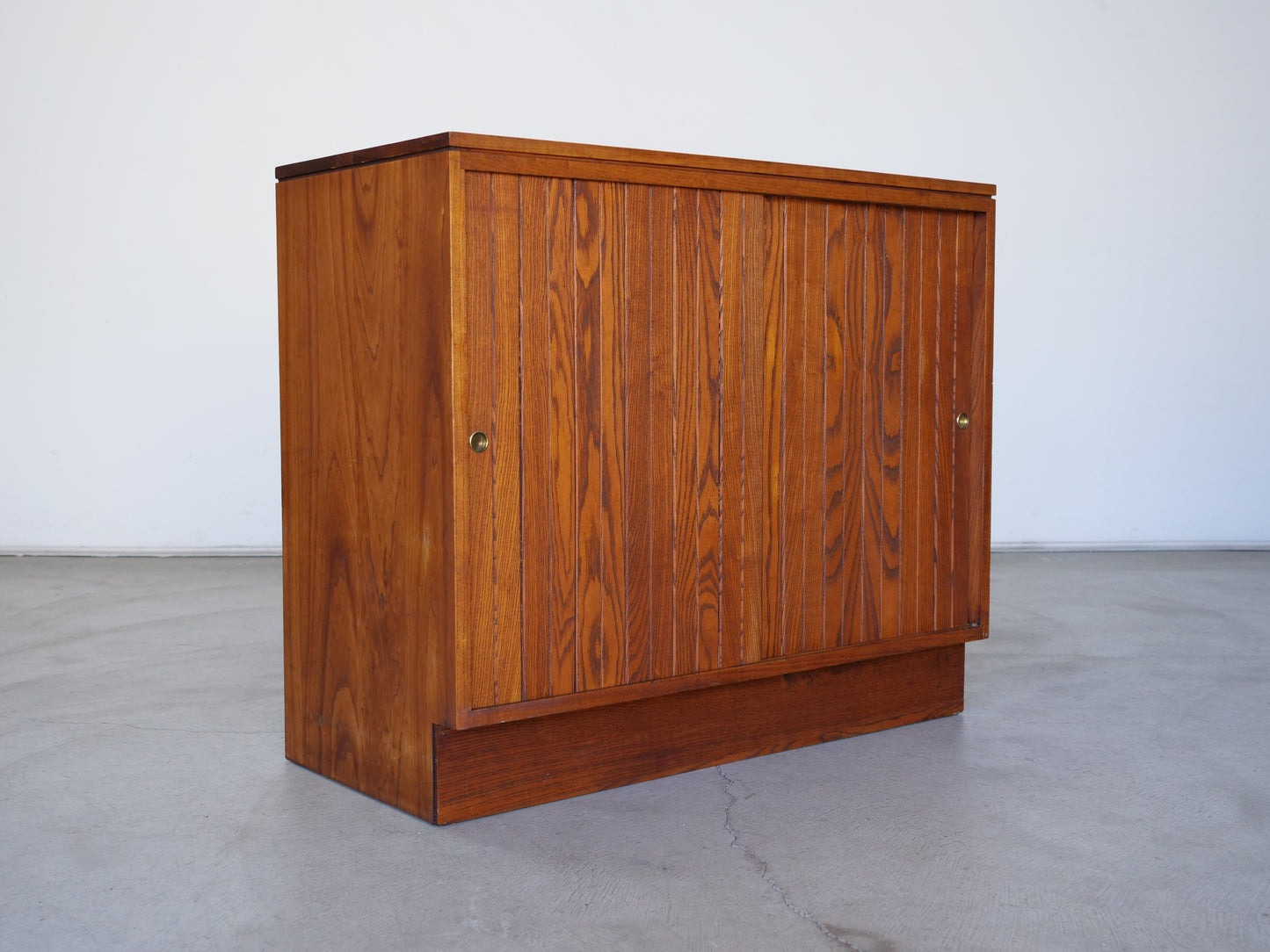 1960's Midcentury Modern Credenza / Cabinet