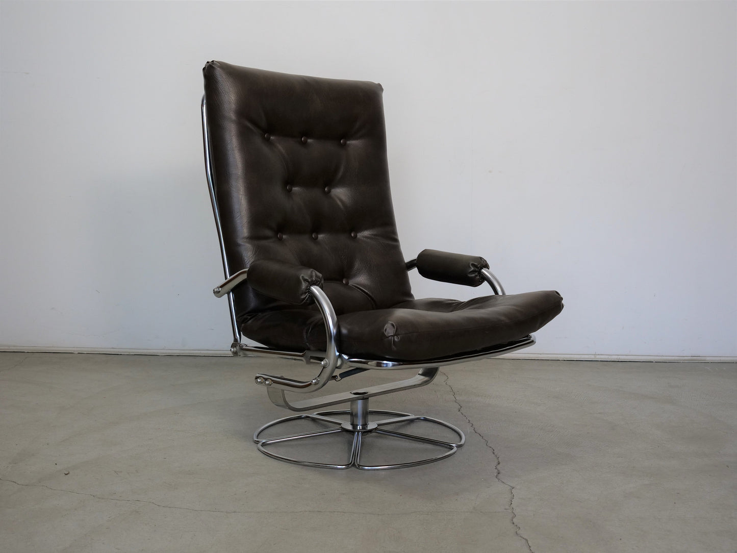1970's Mid-Century Modern Lounge Chair
