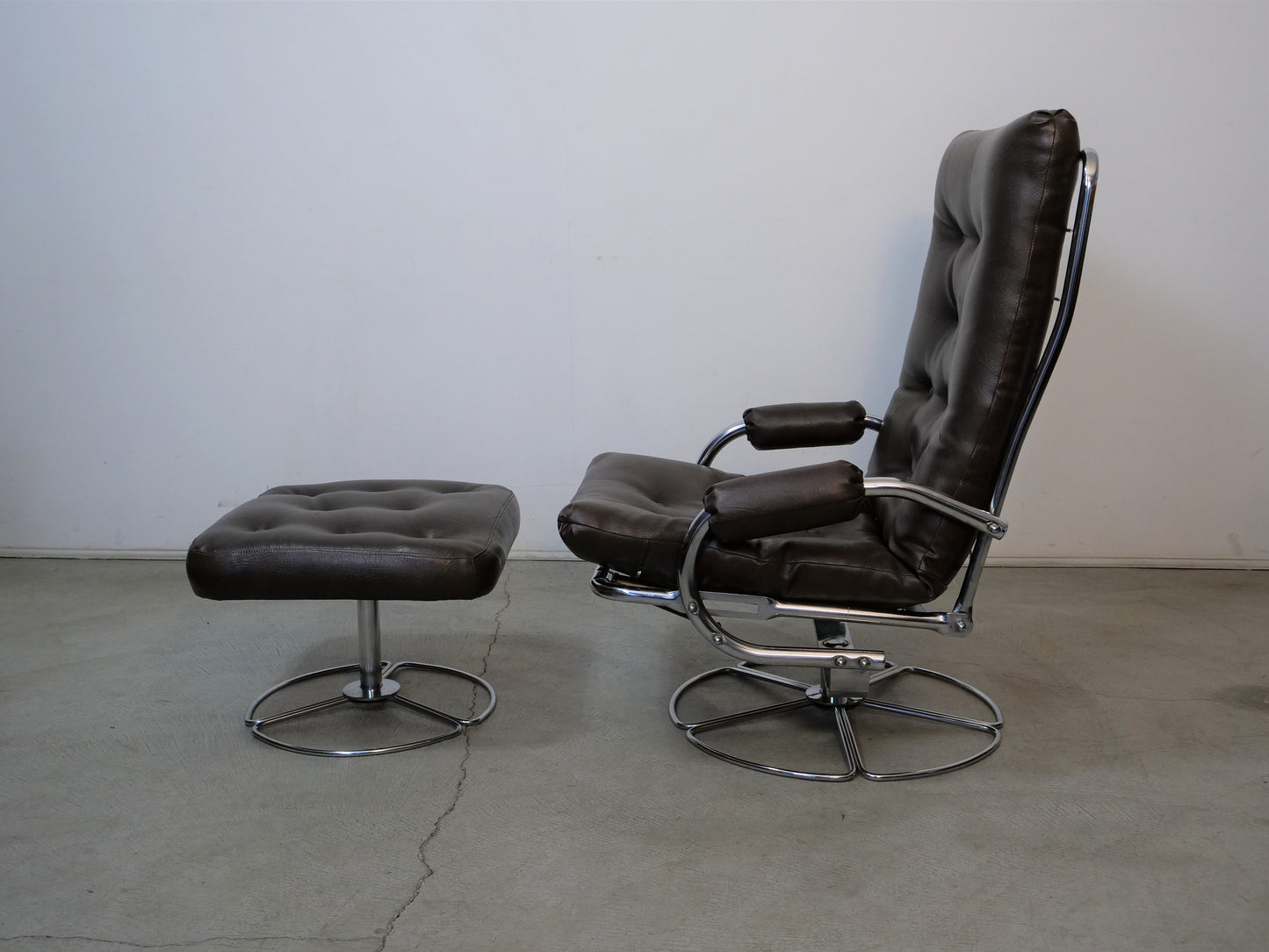 1970's Mid-Century Modern Lounge Chair