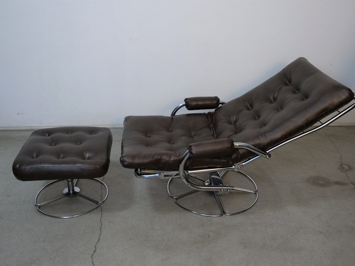 1970's Mid-Century Modern Lounge Chair
