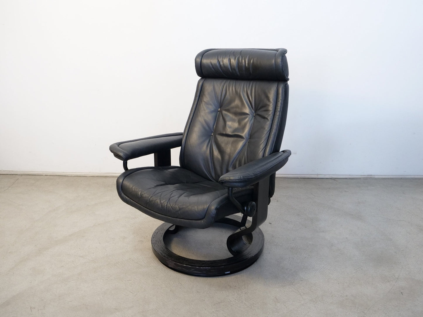 Vintage Ekornes Stressless Lounge Chair and Ottoman