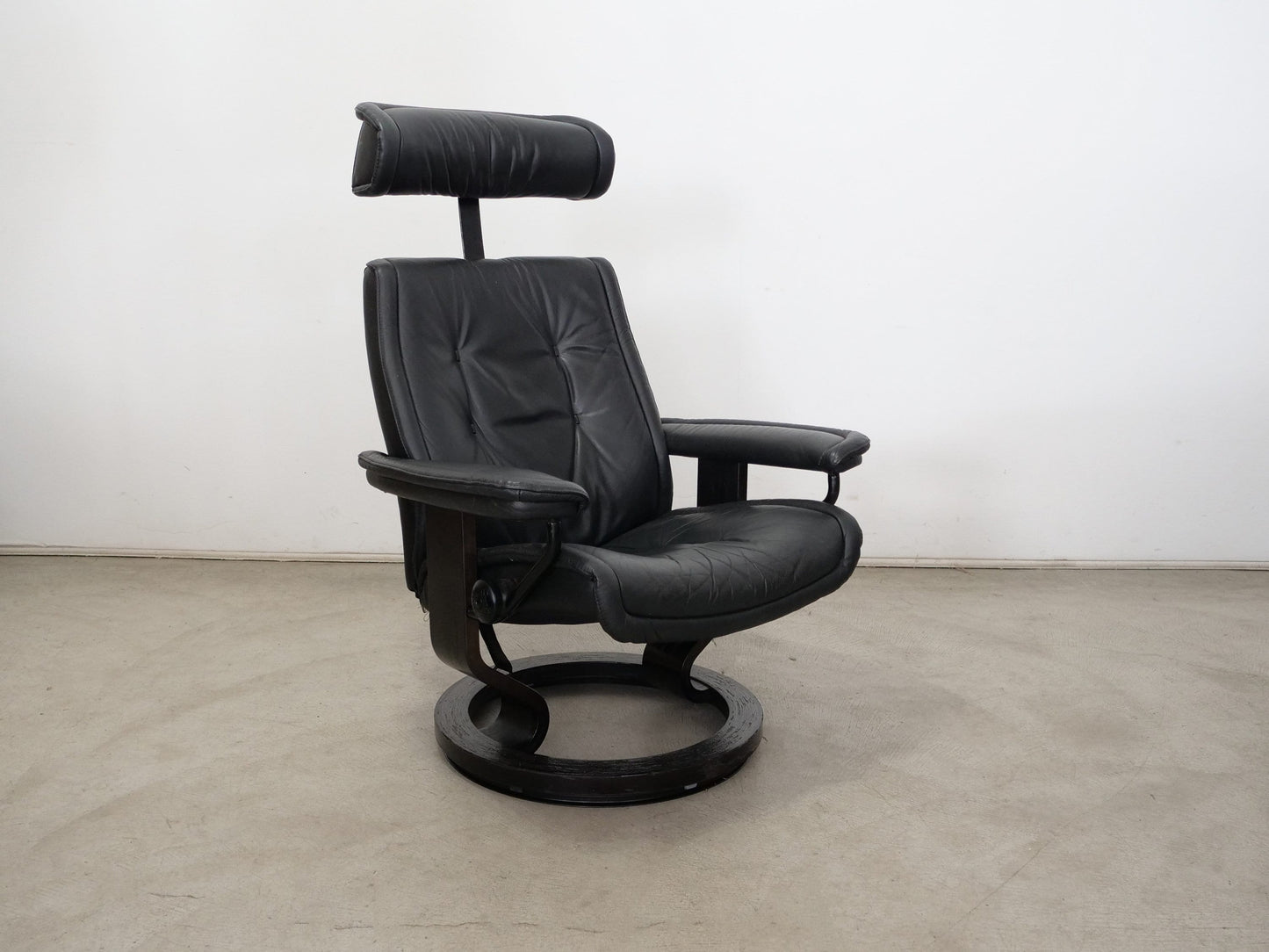 Vintage Ekornes Stressless Lounge Chair and Ottoman