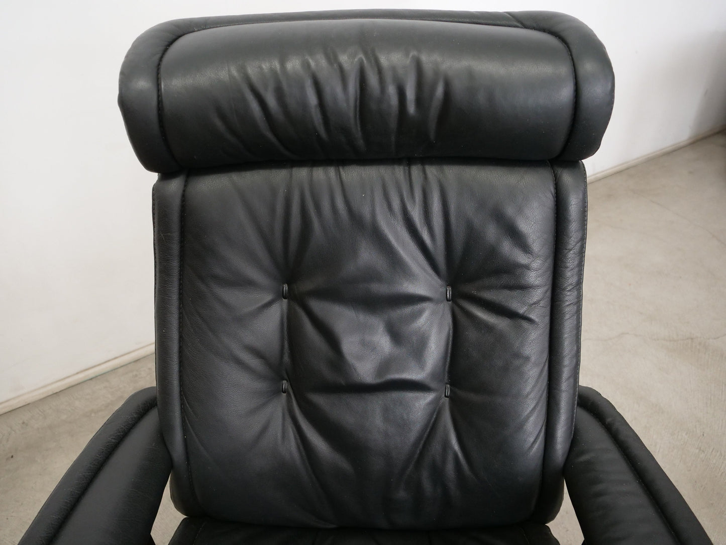 Vintage Ekornes Stressless Lounge Chair and Ottoman